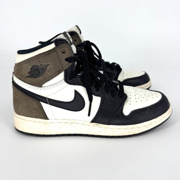 Nike Air Jordan 1 Retro High OG Dark Mocha Size 6.5 Youth / 8 Women's - Picture 1 of 10